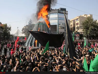 مراسم خیمه سوزان روز عاشورا در بازار تهران