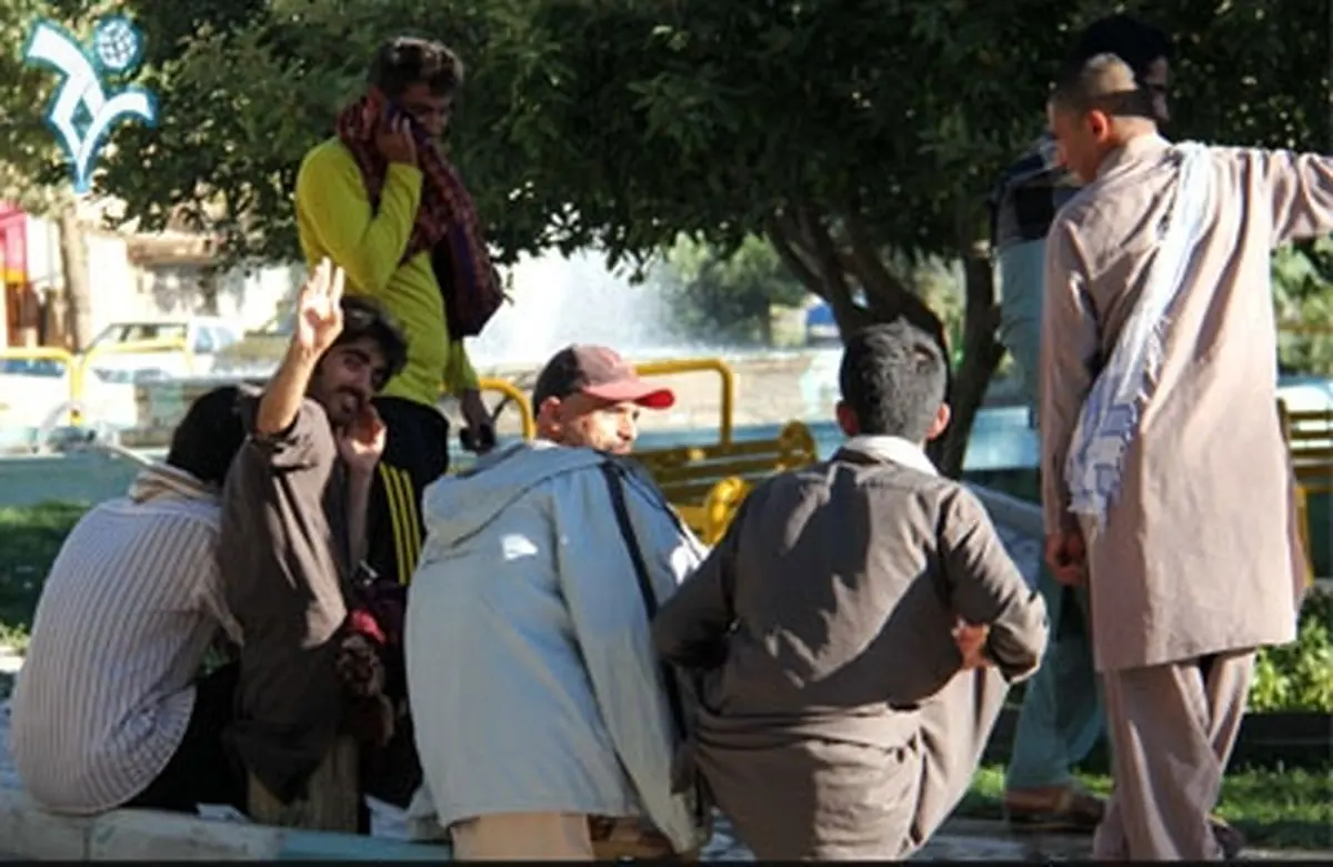 «کیش» چهره دوگانه دارد/ زندگی سخت کارگران مهاجر بلوچ با نان و ماست خالی!