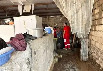 نجات جان ۷ نفر و امداد رسانی به ۱۰ خانواده آسیب دیده از آبگرفتگی باران در خوی