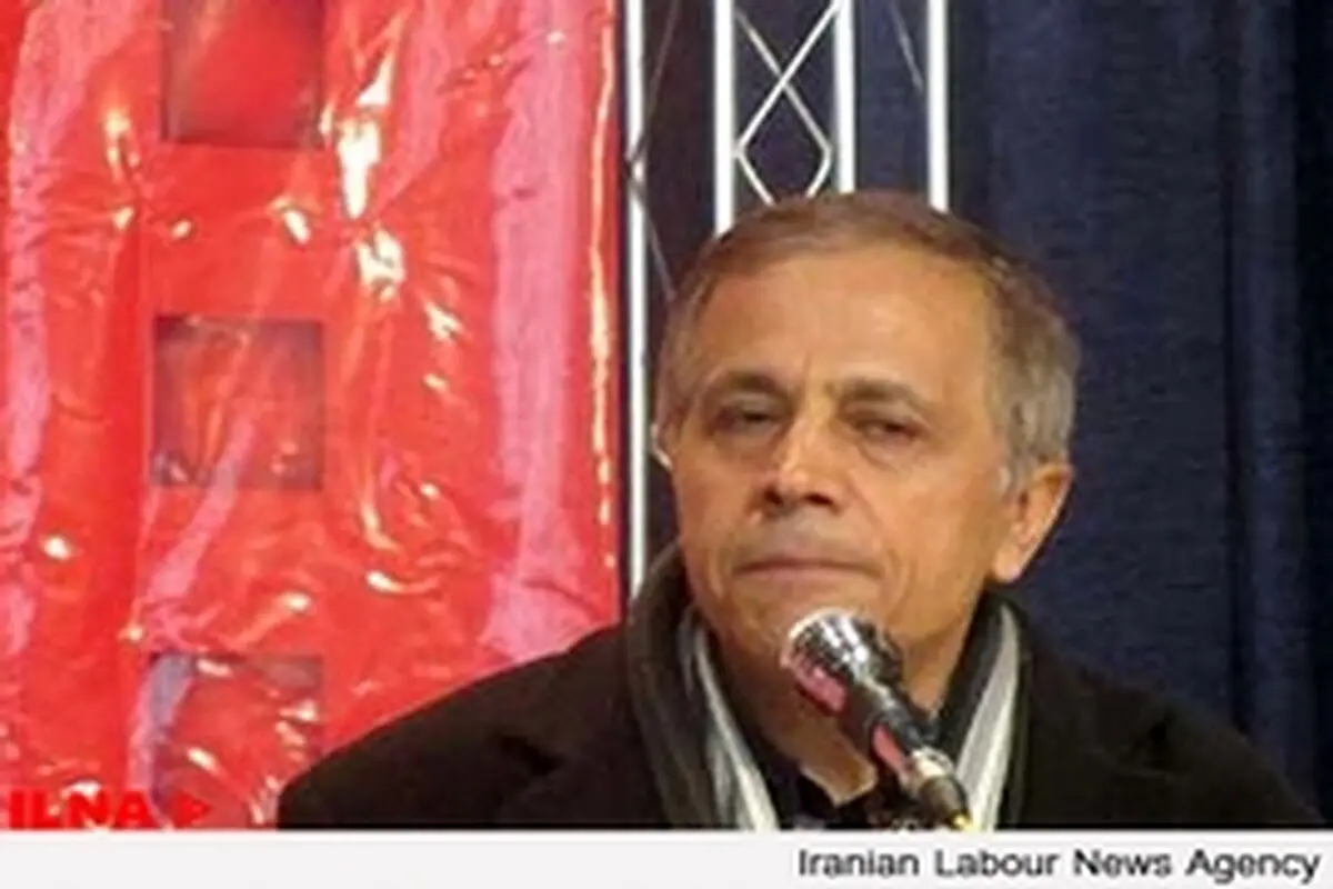 سینمای ایران برای سرپا شدن قهرمان می‌خواهد / قهرمانان را به بهانه‌ی فردین‌بازی حذف کردند