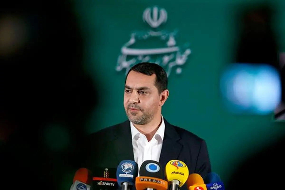 عوارض ۴۰۰هزار تومانی برای خروج از کشور در سال آینده/ معافیت فعالی فرهنگی-هنری از مالیات تا سقف ۵۰۰ میلیون تومان/اجازه به قوه قضاییه برای فروش اموال و املاک مازاد و فرسوده/نرخ‌گذاری تعرفه تعویض پلاک خودرو