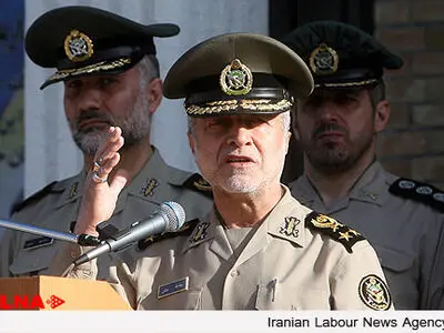 بازدید فرمانده کل ارتش از سایت موشکی منطقه پدافند هوایی جنوب