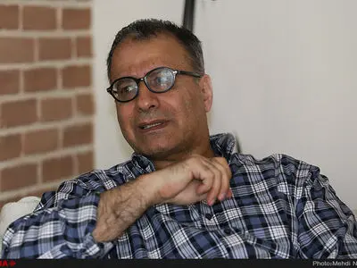 می‌خواهند رمانی بنویسم که در آن زندگی ایرانی را تحریف کرده باشم