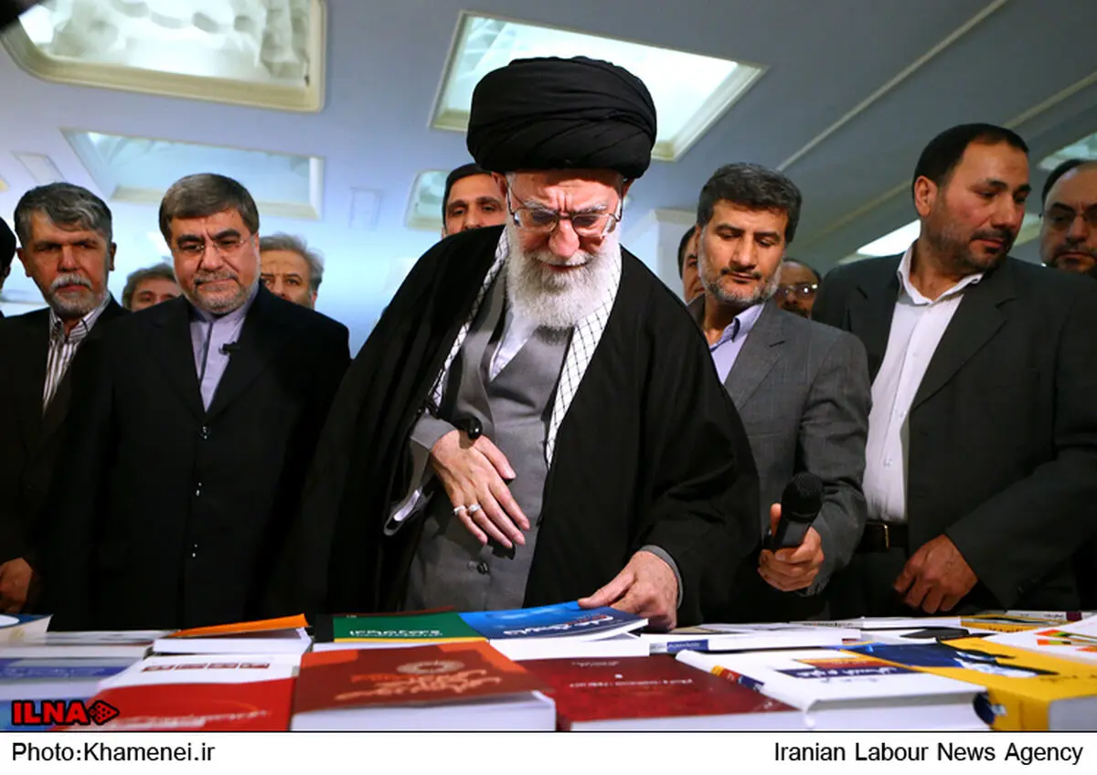 روایتی از متن و حاشیه‌ بازدید رهبر معظم انقلاب از نمایشگاه کتاب