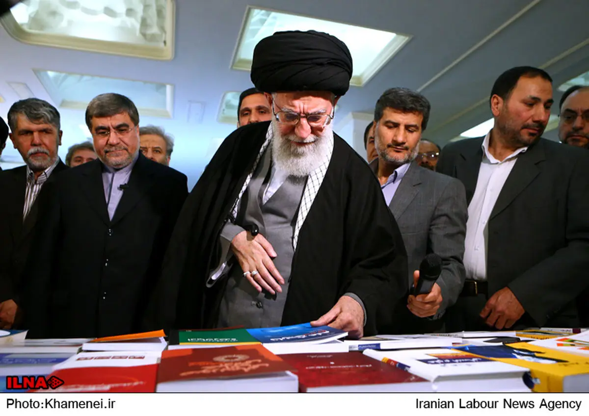 روایتی از متن و حاشیه بازدید رهبر معظم انقلاب از نمایشگاه کتاب