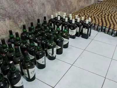 کشف ۲۵۰۰ لیتر مشروبات الکلی دست‌ساز در رامهرمز 