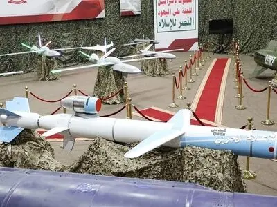 عملیات مشترک یگان پهپادی و موشکی مبارزان یمنی به رژه نظامی مزدوران متجاوز در عدن