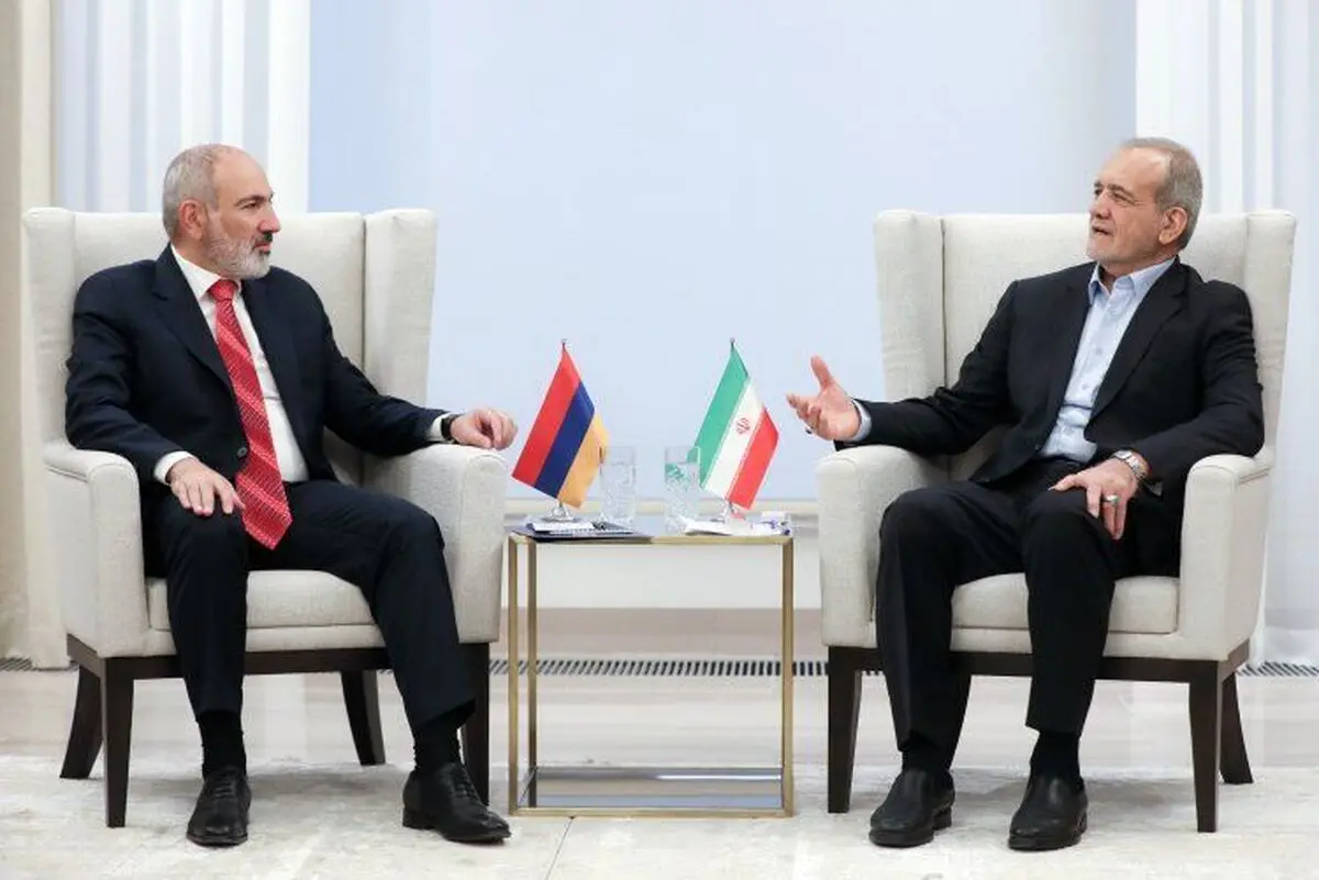 بزشکیان:‌ إيران وأرمينيا تعززان علاقتهما الثنائیة