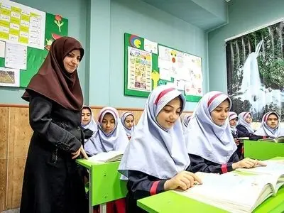 مجوز مجلس برای به کارگیری ۱۰ هزار معلم بازنشسته و حق‌التدریسی