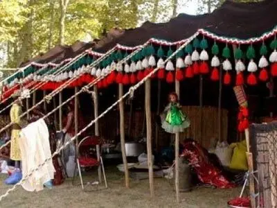 برپایی سیاه چادرهای عشایری برای استقبال از مسافران نوروزی در آذربایجان غربی