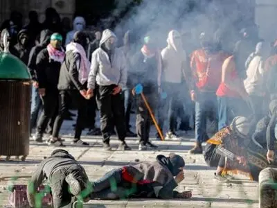 اعتداءات الاحتلال على المسجد الأقصى تفجر غضبا فلسطینیا.. السلطة تعتبرها إعلان حرب وفصائل المقاومة تحذر من التداعیات