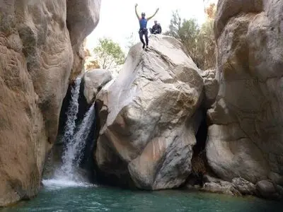 بی احتیاطی گردشگران در محور کرج - چالوس / 3 نفر مصدوم شدند
