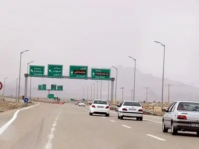 گردش  دوباره چرخ اقتصاد کسبه دامغان با تغییر تابلوهای کمربندی/ فرماندار: مسافران به داخل شهر هدایت می شوند 