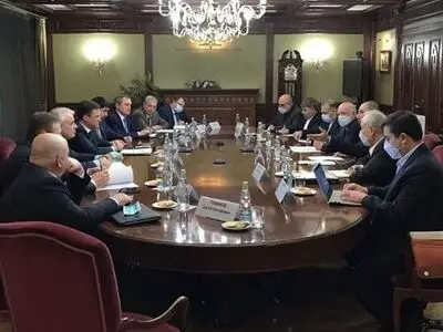 Tehran, Moscow share views on how to stabilize global Oil market