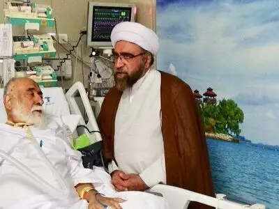 عیادت نماینده‌ مقام معظم رهبری از حجت‌الاسلام طباطبایی