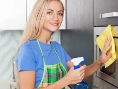 بهترین و طبیعی ترین روش تمیز کردن مایکروفر