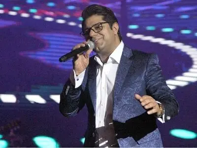 حجت اشرف زاده با کنسرت نمایشی روی صحنه می‌رود