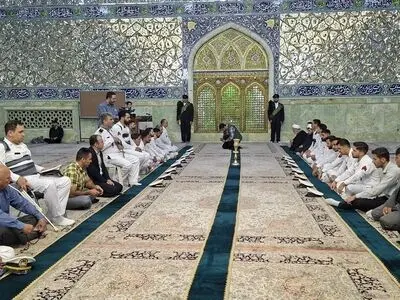 برگزاری آیین غبارروبی ضریح حضرت معصومه(س) با حضور بازماندگان ناوشکن دنا