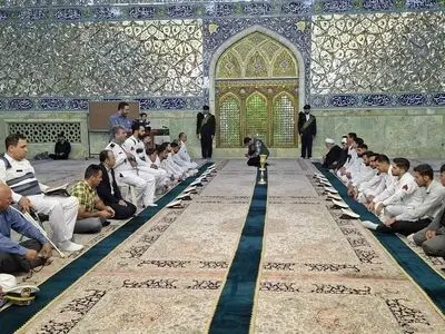 برگزاری آیین غبارروبی ضریح حضرت معصومه(س) با حضور بازماندگان ناوشکن دنا