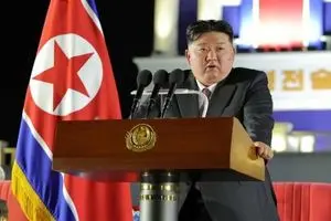 نظارت رهبر کره شمالی بر تحویل پرتابگرهای جدید موشک بالستیک

