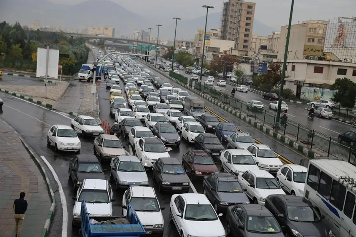 ترافیک سنگین در معابر شهری و بزرگراهی شهر تهران