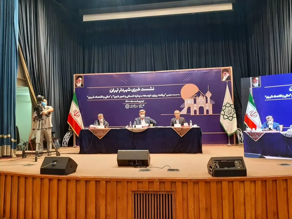 مدیران شهری در صورت حضور در لیست‌های انتخاباتی باید استعفا دهند/ تاکنون پاداش ویژه و عجیب و غریبی ندادم/ اهدای ۲ واحد مسکونی به برخی مدیران در دوره پیشین