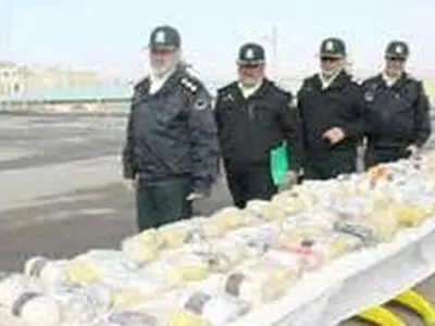  توقیف شناور حامل 500 کیلوگرم مواد مخدر درکنگان بوشهر