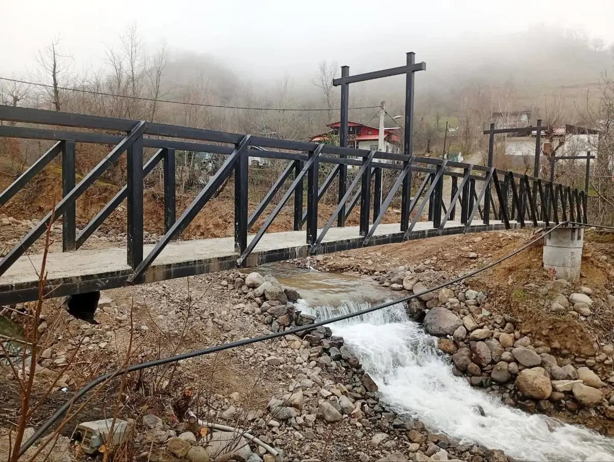 پل تخریب‌شده سیل ۱۴۰۲ کانرود در حال احیاء 