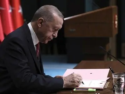 اردوغان مدرک دانشگاهی ندارد