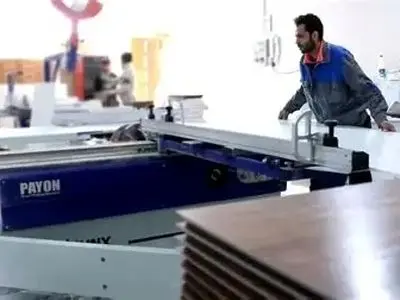 نارضایتی کارگران کیش چوب: حقوق‌مان را در چند قسط و با تاخیر می‌گیریم