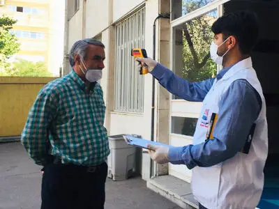 برخورد قاطع با مدیران ناتوان در اجرای محدودیت های کرونایی در استان/ فاصله‌گذاری اجتماعی در مطب‌ها رعایت شود