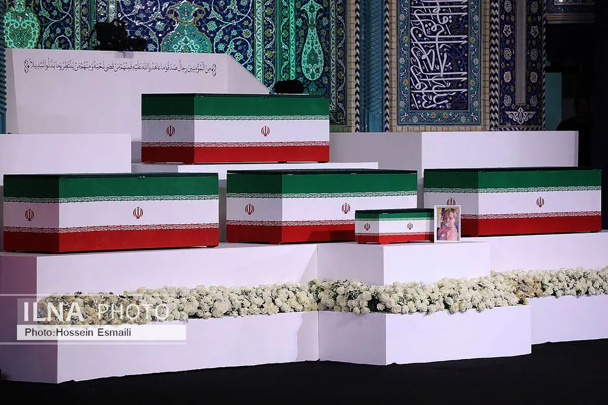 هواپیمای حامل پیکر رهبر شهید در نجف به زمین نشست