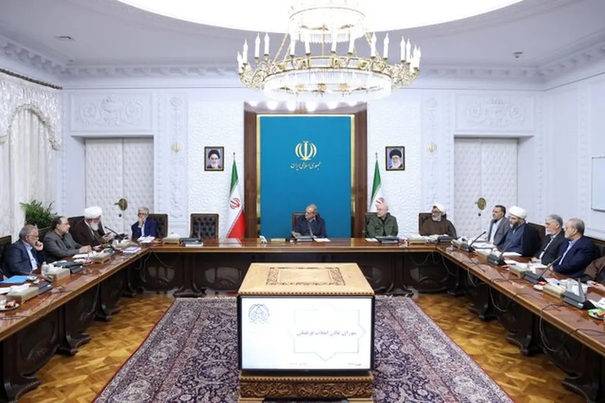 رعایت قوانین عفاف و حجاب باید از سوی مدیران و کارکنان دستگاه‌ها آغاز شود