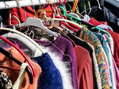 لباس‌های دست دوم خارجی در ویترین بازار ایران؛ ضربه مهلک بر تن تولید ملی
