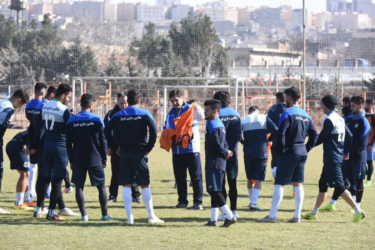 اقدام جالب بازیکنان ماشین سازی برای روحیه دادن به غلامی(عکس)