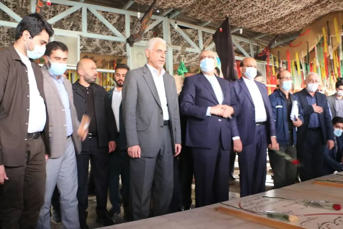 وزیر نفت در بدو ورود به خوزستان به مقام شهدا ادای احترام کرد