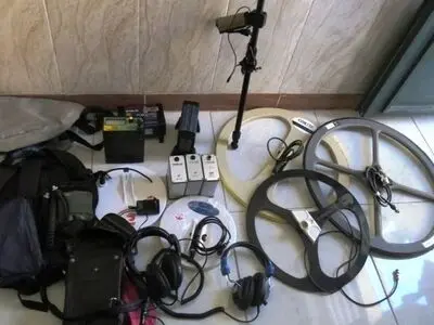 کشف ۲ دستگاه فلزیاب در ایست و بازرسی چابکسر