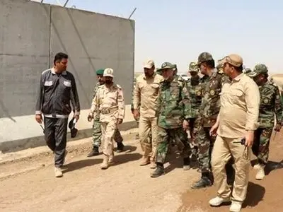 إغلاق 300 کلم من الحدود الإیرانیة الافغانیة بأسوار یبلغ ارتفاعها 4 أمتار