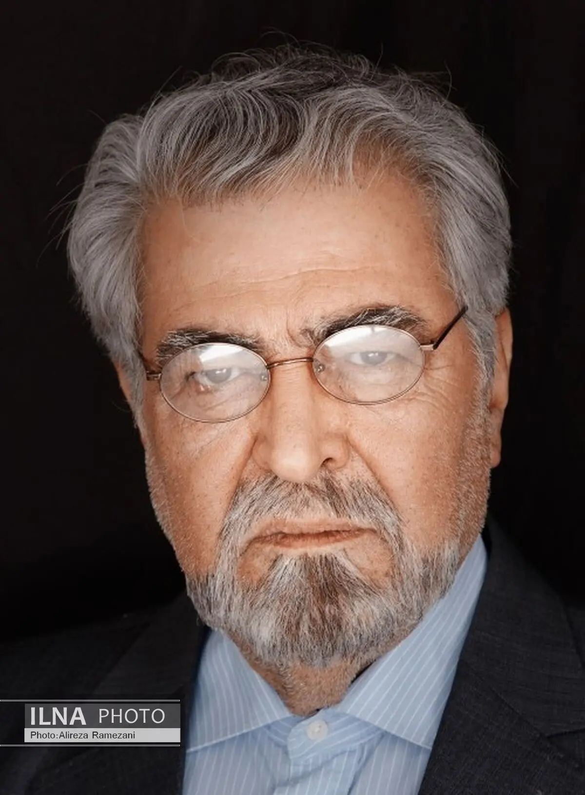 محمود عزیزی نقش کدام شخصیت سیاسی را در بادیگارد بازی می‌کند؟