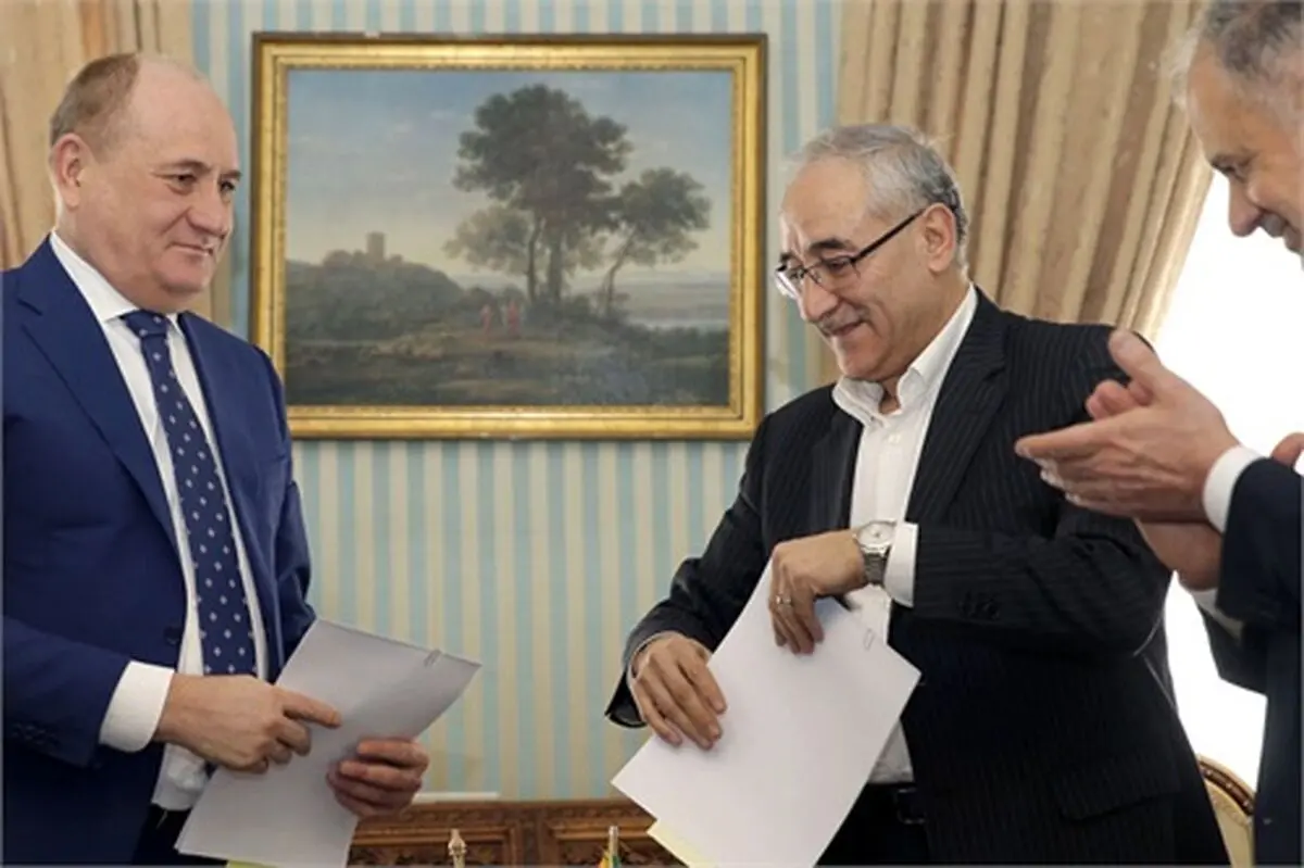 

ایران و روسیه ۶ تفاهم‌نامه نفتی امضا کردند

