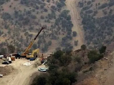 روستانشینان " شترخون " و " باگ " دنا بر روی " مین " سکونت دارند