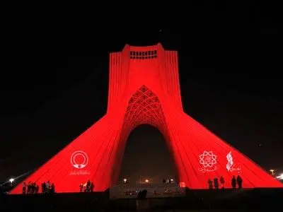 برج آزادی سرخ شد