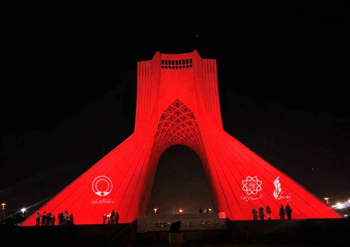برج آزادی سرخ شد