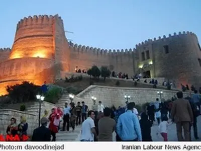 بازدید مسافران نوروزی از فلک افلاک خرم آباد / لرستان