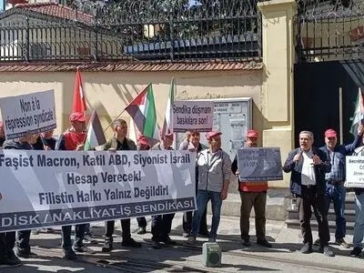 کارگران سرکوب می‌شوند و پلیس هربار خشن‌تر ظاهر می‌شود