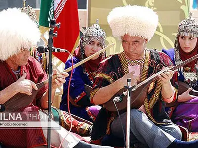 «مختوم‌قلی»، «دوتار» و «شعر» آمیخته با هویت ترکمن‌ها+فیلم و صوت
