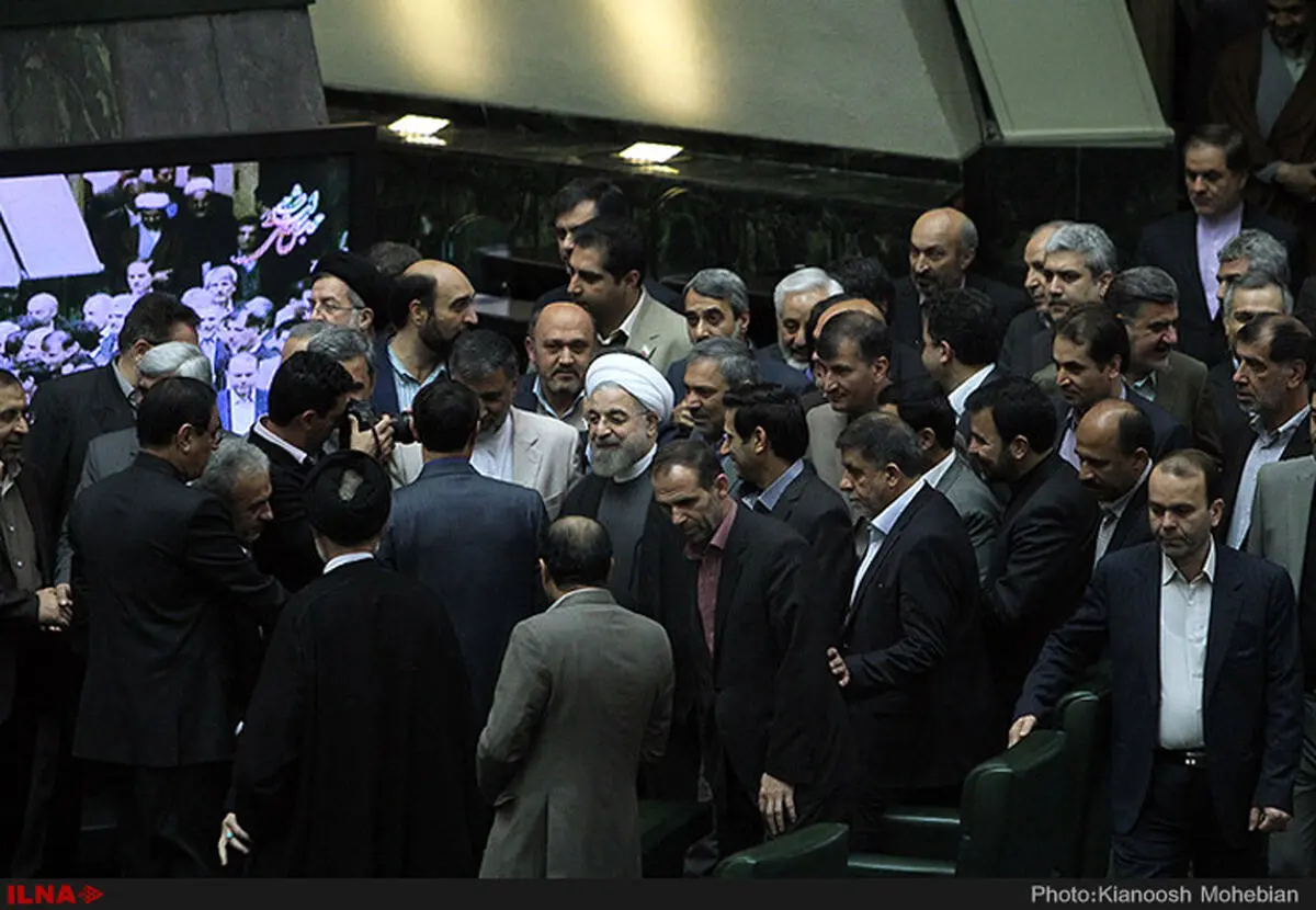 روحانی به مجلس رفت/ استقبال بیش از ۱۷۰ نماینده از رییس‌جمهور/ تشریح مسائل مهم سیاسی، اقتصادی، اجتماعی و فرهنگی در ساختمان مشروطه