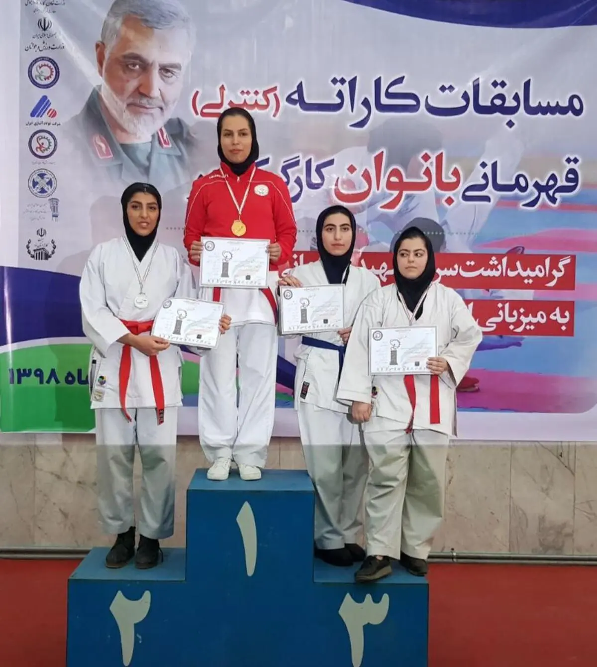 تیم کاراته بانوان کارگر فارس قهرمان کشور شد