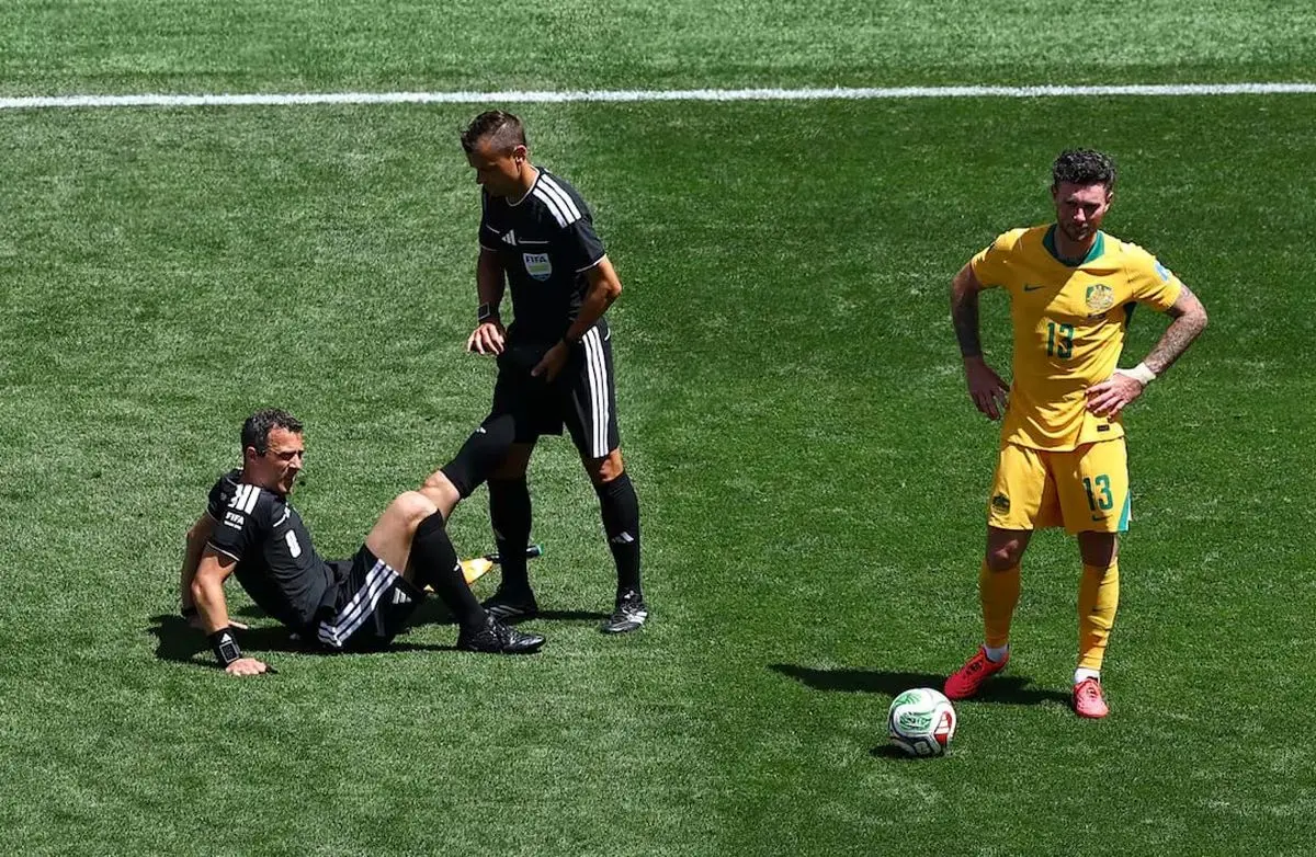 داستان جالب داور بازی آمریکا و استرالیا در جام جهانی