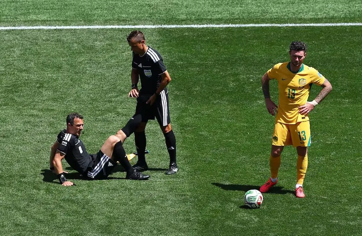 داستان جالب داور بازی آمریکا و استرالیا در جام جهانی